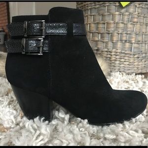 VANELi black leather booties